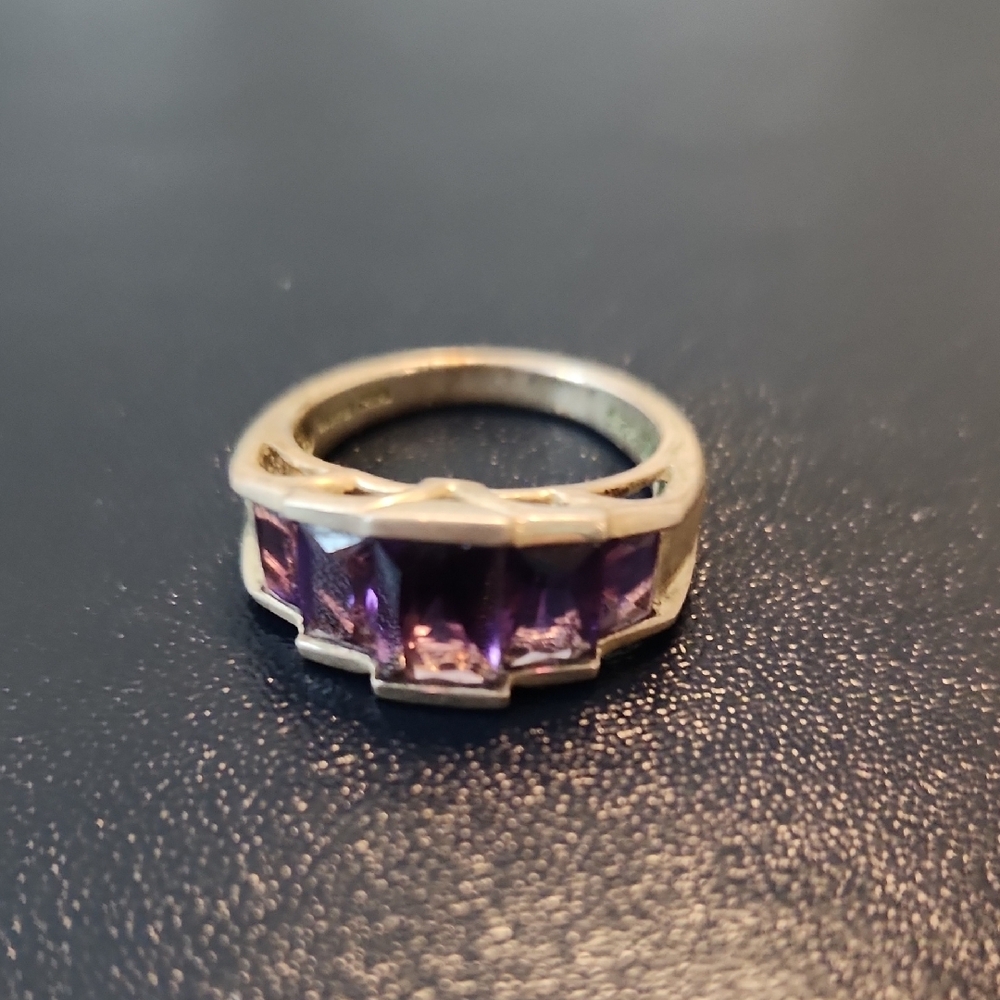 Elegant Sterling Silver Ring with Amethyst Stones - Picture 1 of 5
